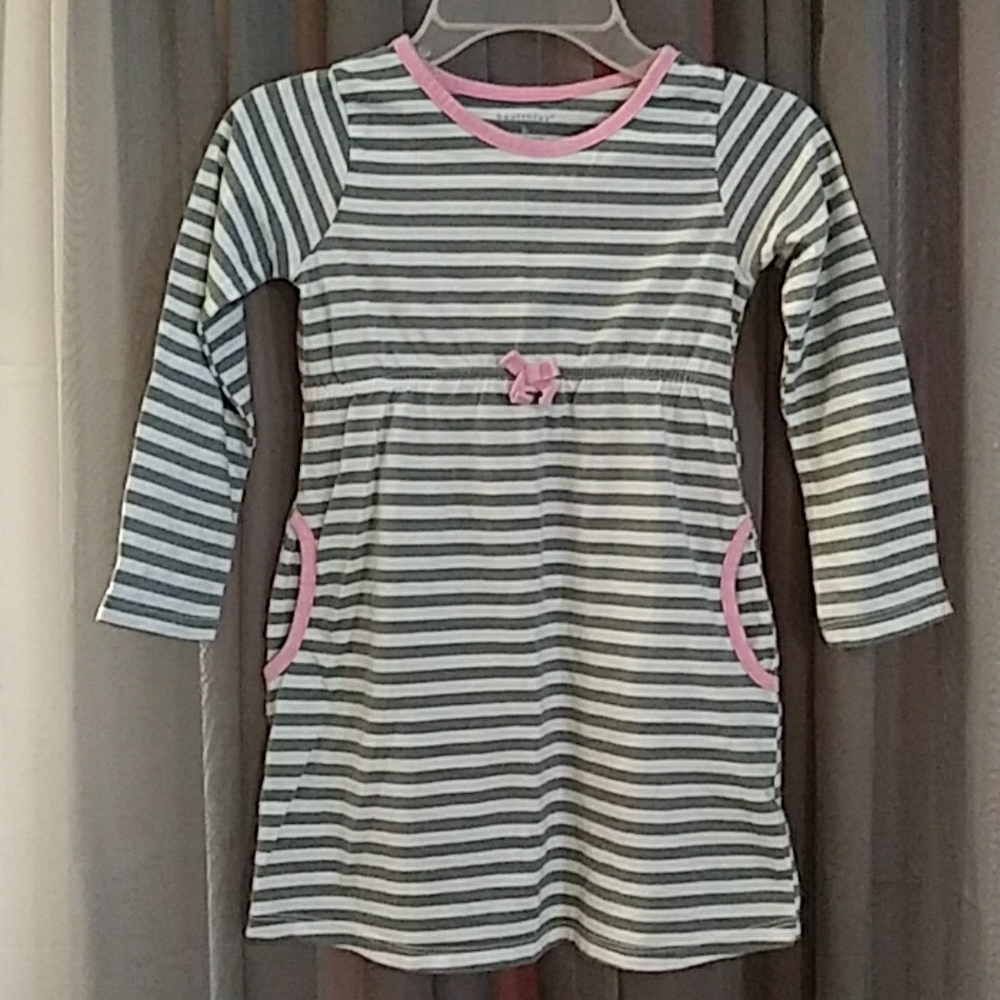 Girls dress.